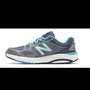 New Balance Women's Gray and Teal Athletic Runner